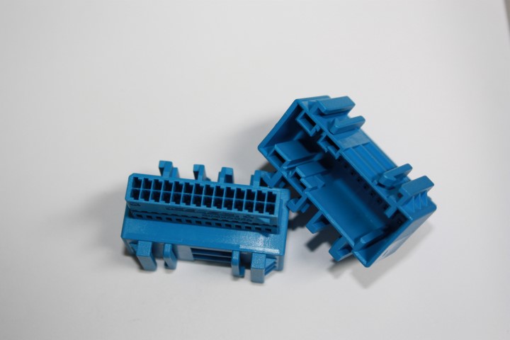 ST10009 — Stiftgehäuse blau C 28pol. / DELPHI 15535041 / Mercedes  